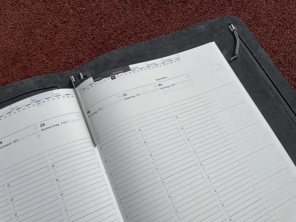 Roterfaden Taschenbegleiter BM_22 - Platz für Magazine, Hefte & A3 Bögen